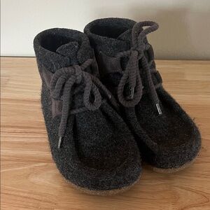 Taos Footwear Women's Wool Boots - Dark Gray